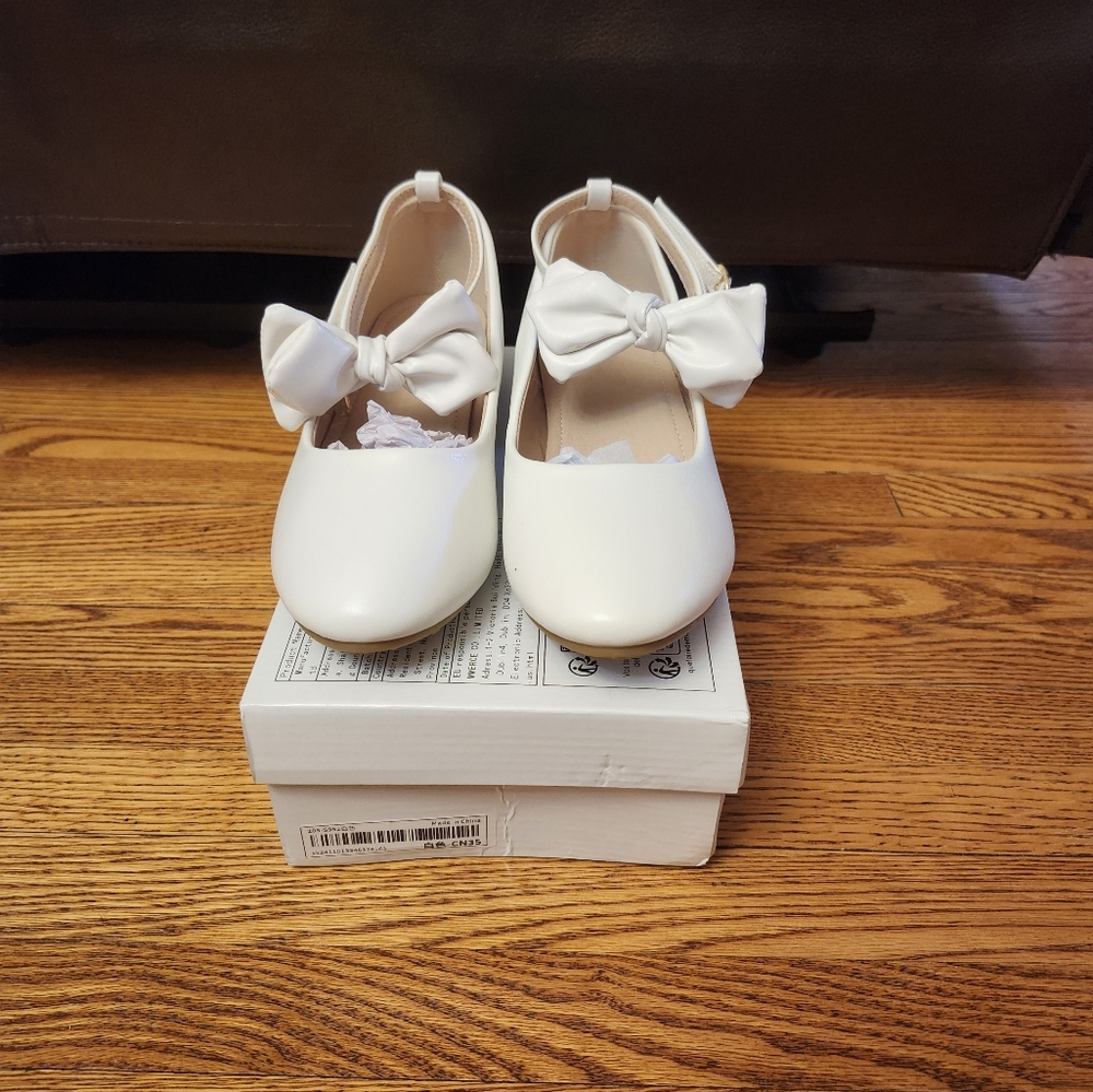 Kid Girl White Dress Shoes  - Size CN35